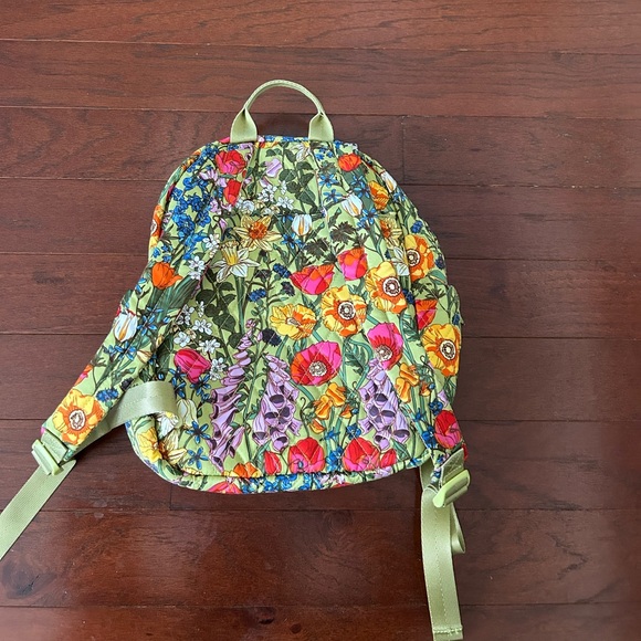 Vera Bradley Small Banbury Backpack Meadow Bouquet in Premium Cotton like new - Picture 5 of 15